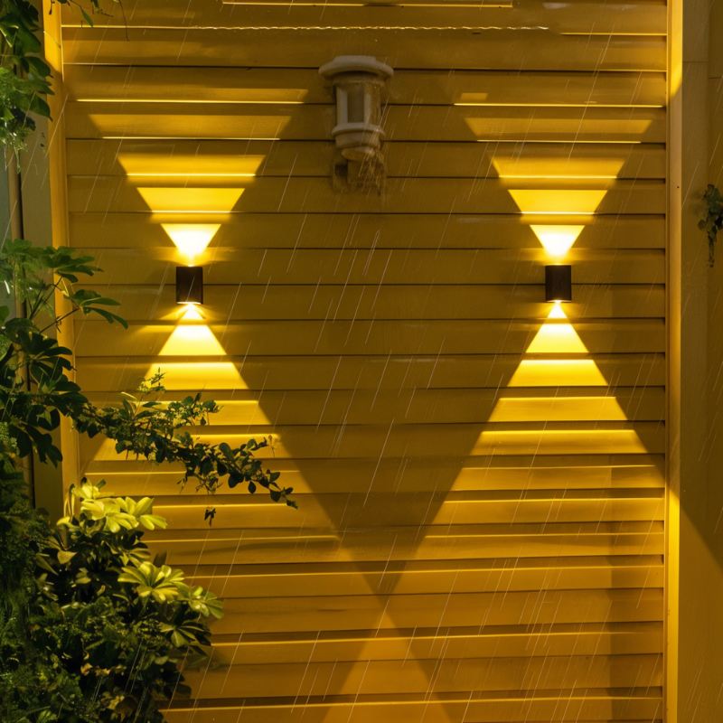 Enelise Outdoor Wall Lamp