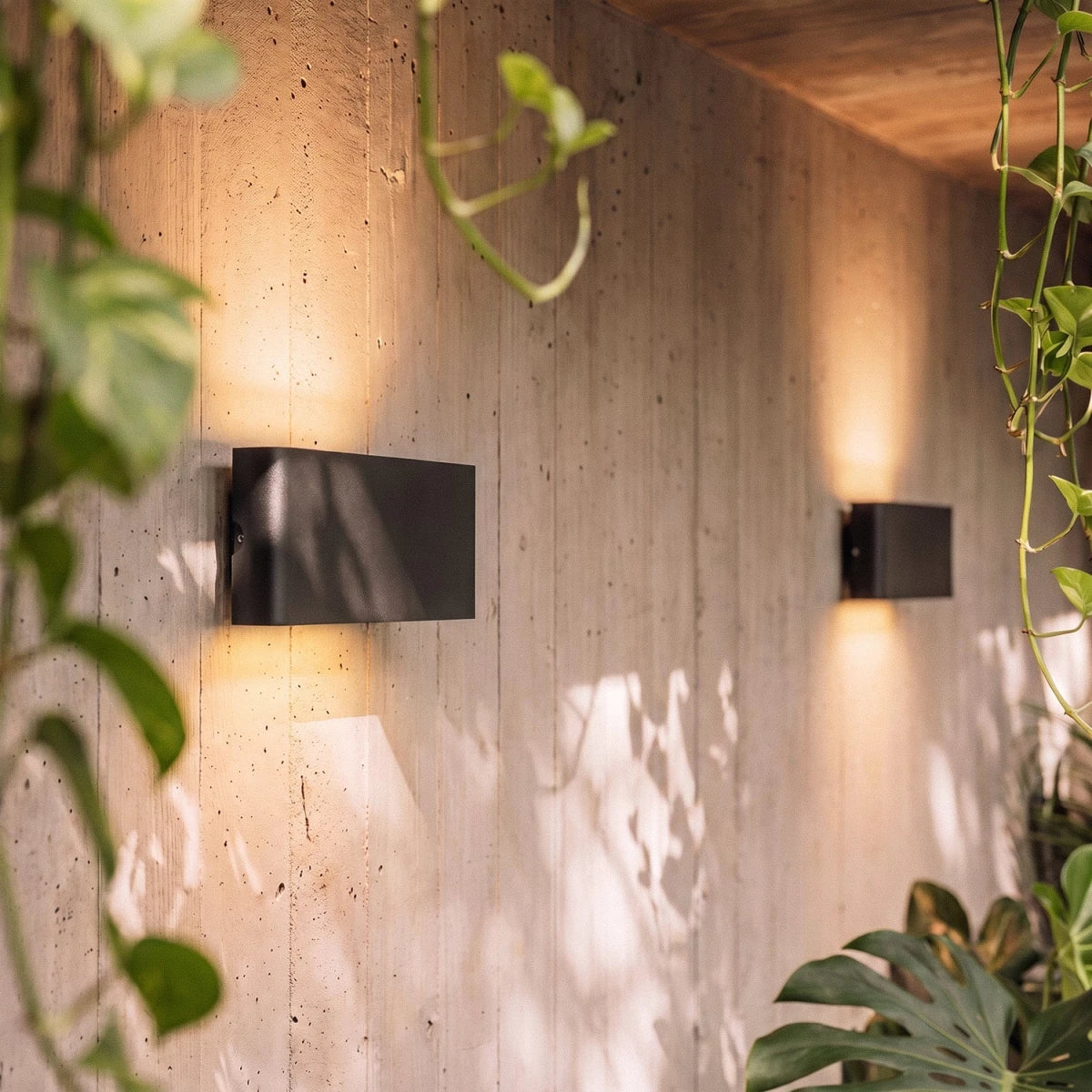 Femi Wall Lamp