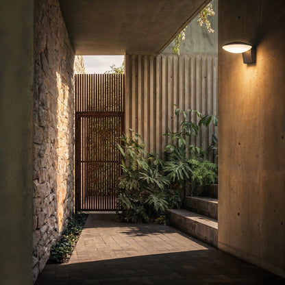 Aruj Outdoor Wall Lamp