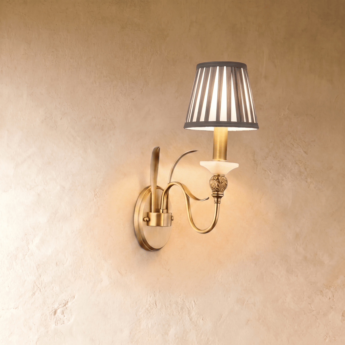 Asmora Wall Lamp