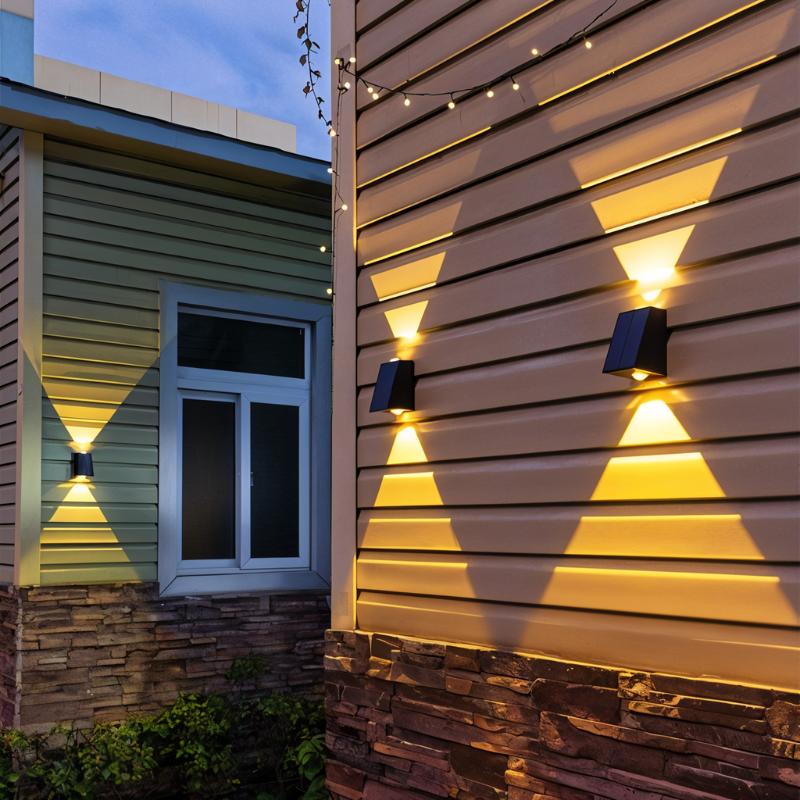 Enelise Outdoor Wall Lamp