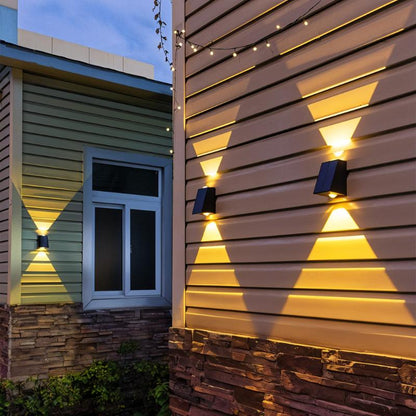 Enelise Outdoor Wall Lamp
