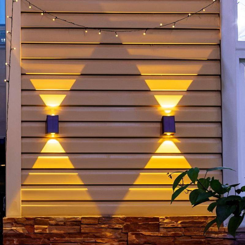 Enelise Outdoor Wall Lamp