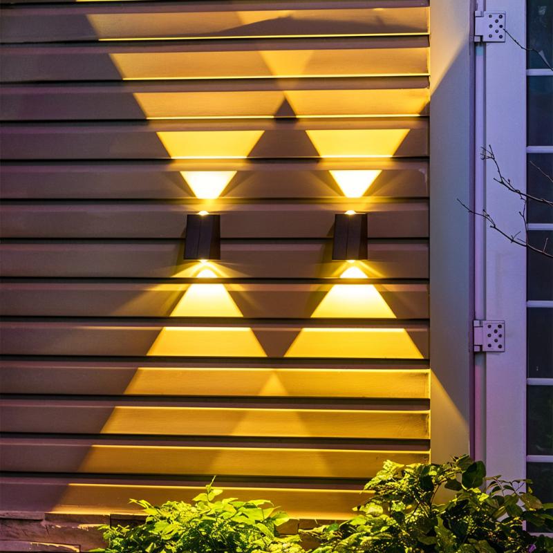 Enelise Outdoor Wall Lamp