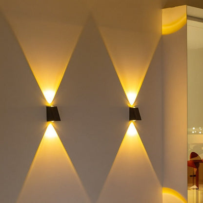 Enelise Outdoor Wall Lamp