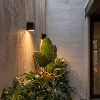 Evelyn Outdoor Wall Lamp