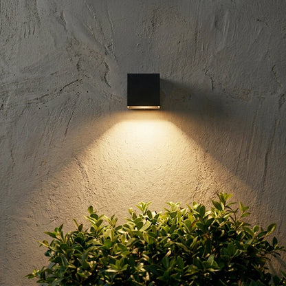 Evelyn Outdoor Wall Lamp