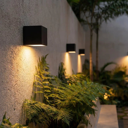 Evelyn Outdoor Wall Lamp