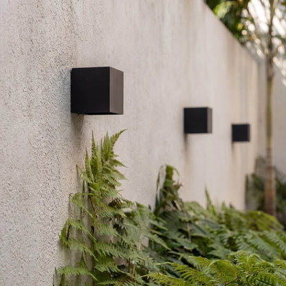Evelyn Outdoor Wall Lamp