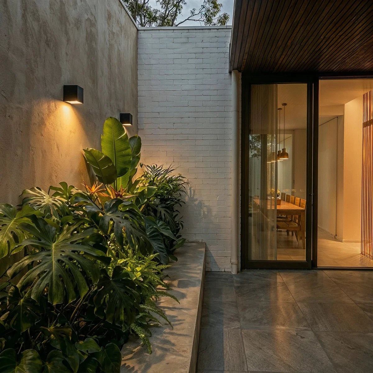Evelyn Outdoor Wall Lamp