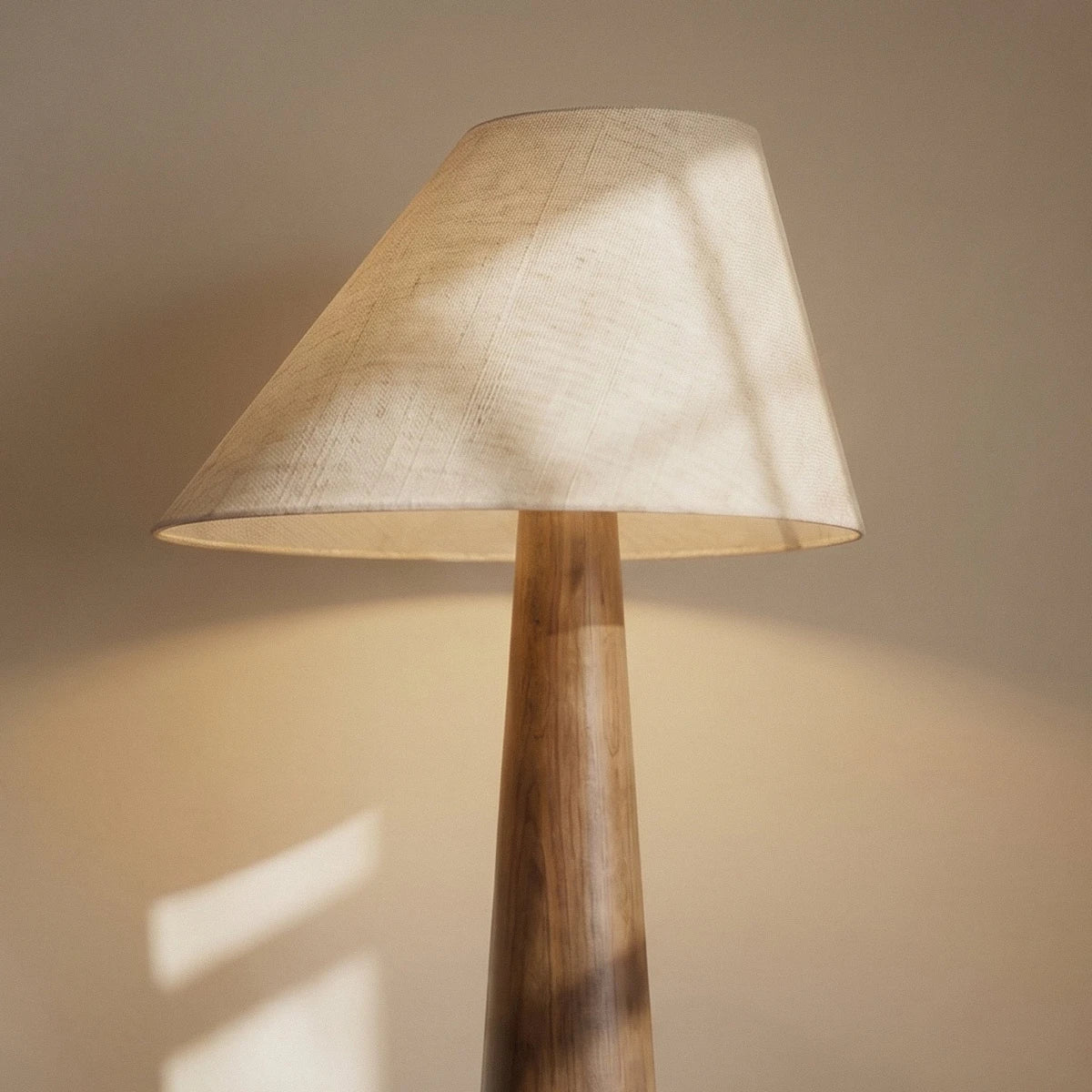 Holza Floor Lamp