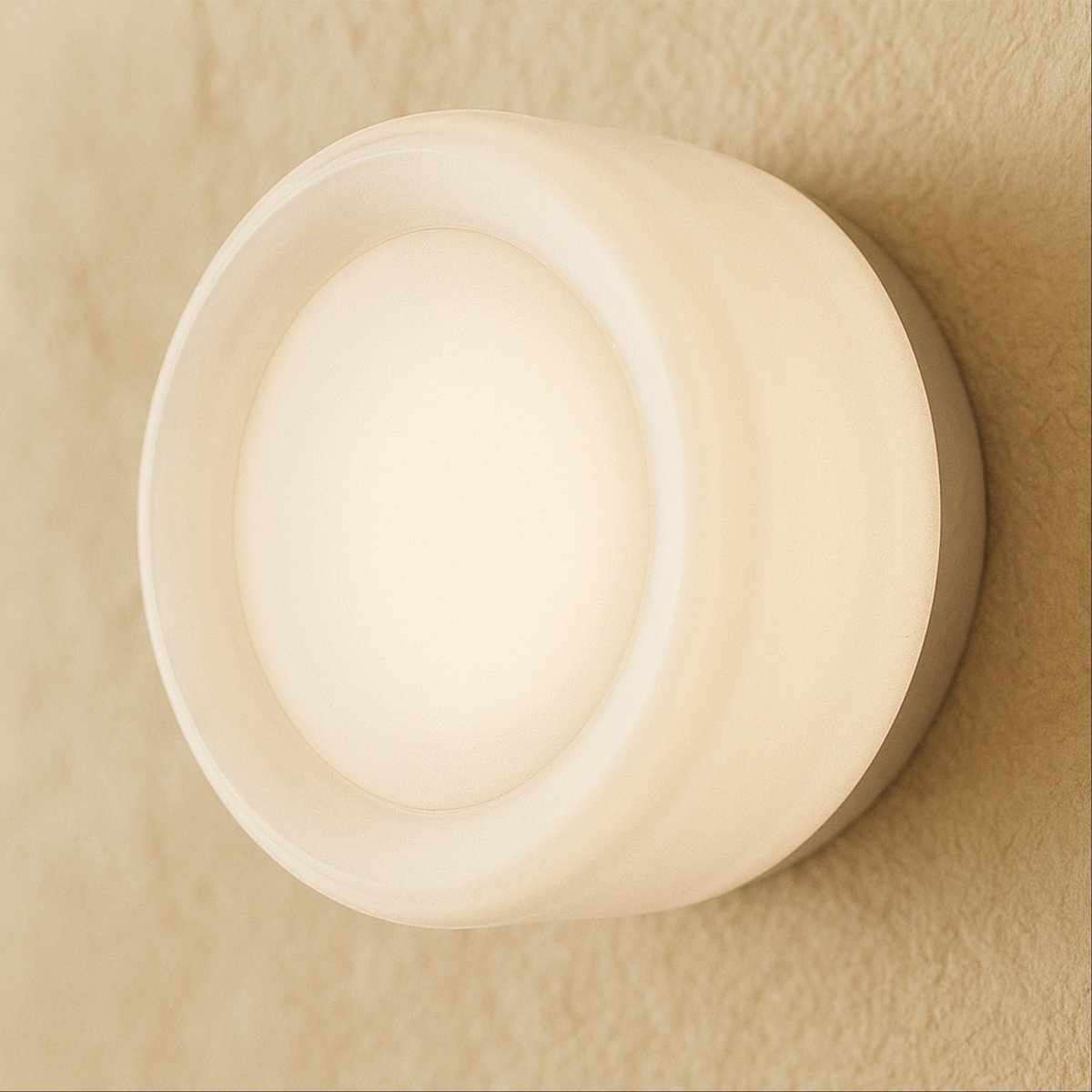 Lugna Wall Lamp