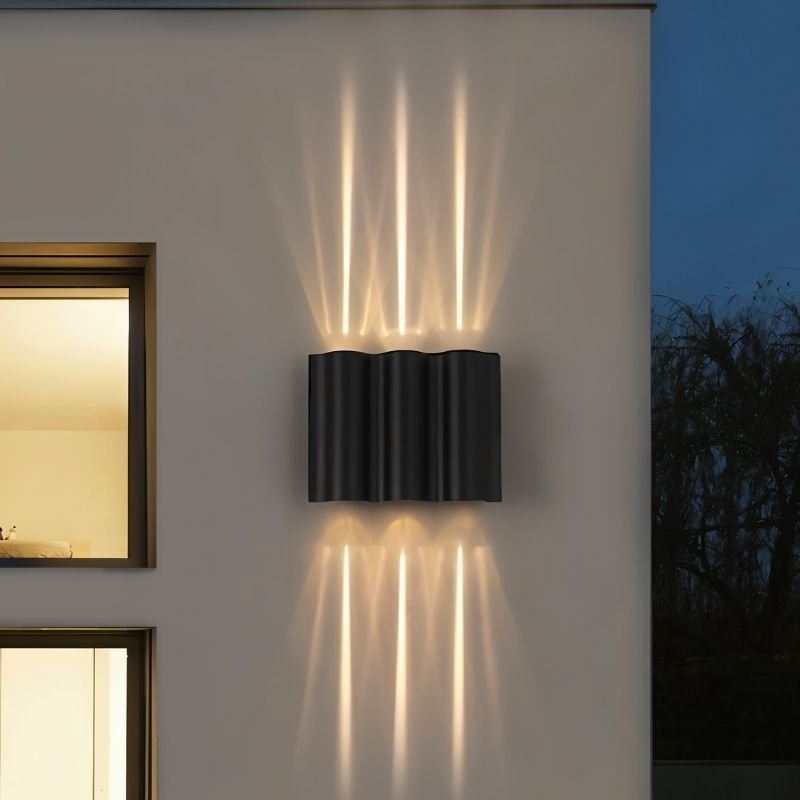 Trevis Outdoor Wall Lamp