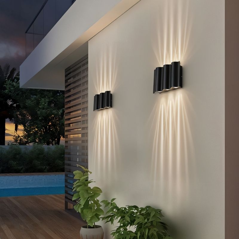 Trevis Outdoor Wall Lamp