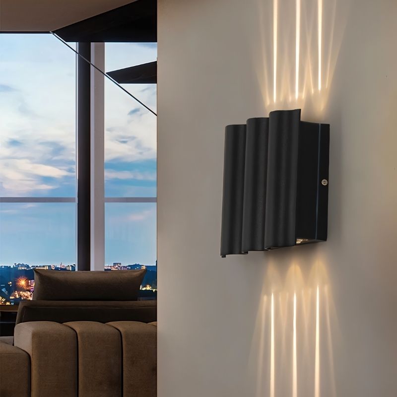 Trevis Outdoor Wall Lamp