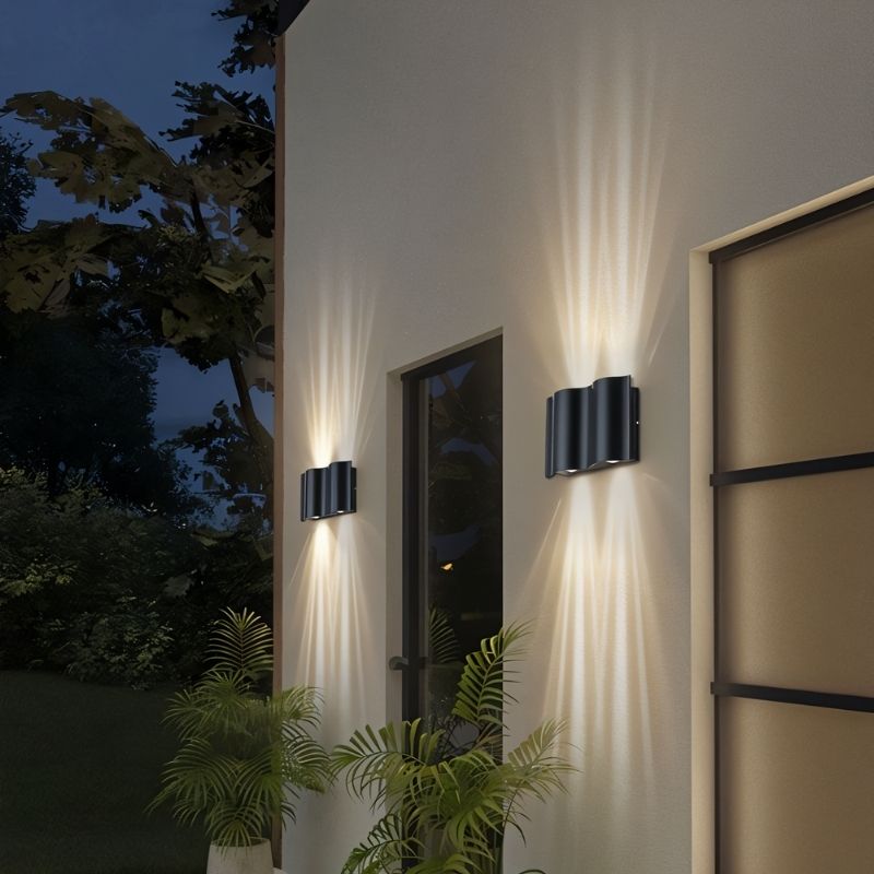 Trevis Outdoor Wall Lamp