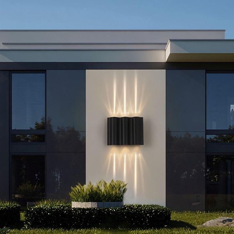 Trevis Outdoor Wall Lamp