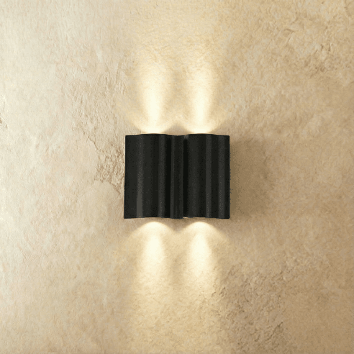 Trevis Outdoor Wall Lamp