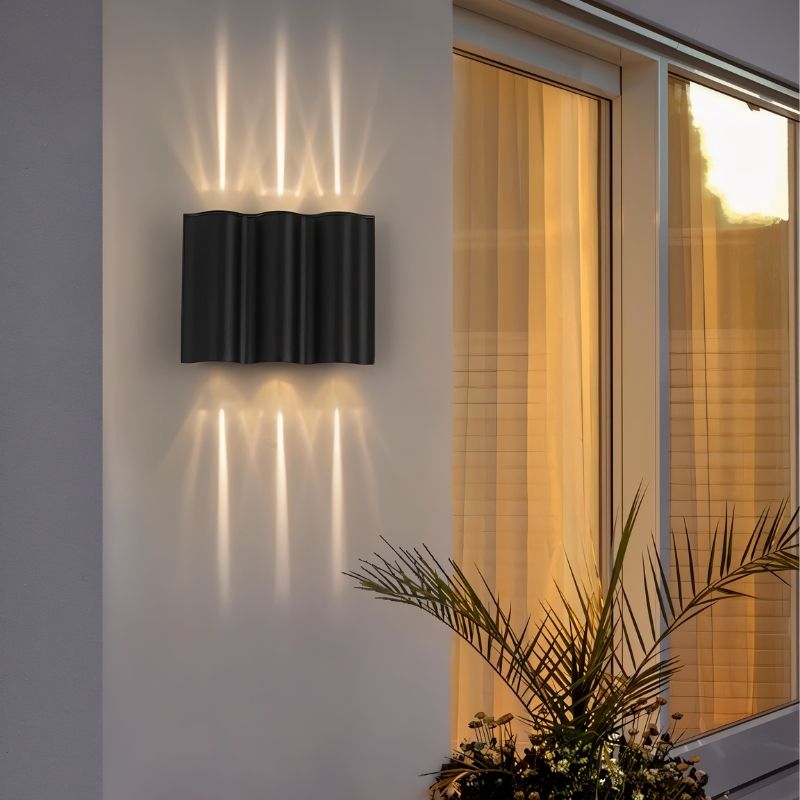 Trevis Outdoor Wall Lamp