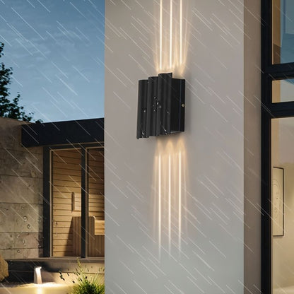 Trevis Outdoor Wall Lamp