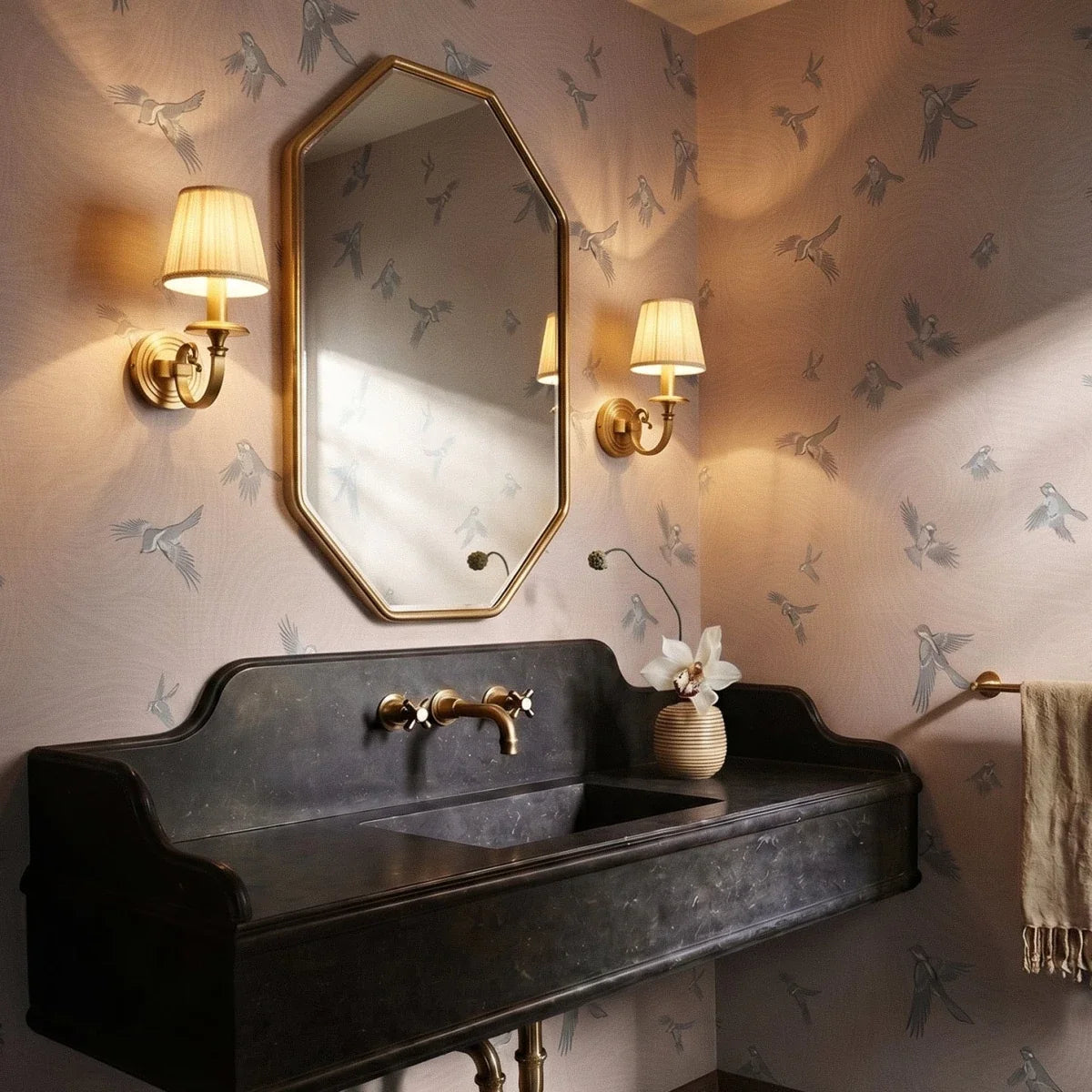 Uloma Wall Lamp