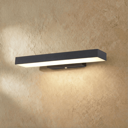 Vynova Outdoor Wall Lamp