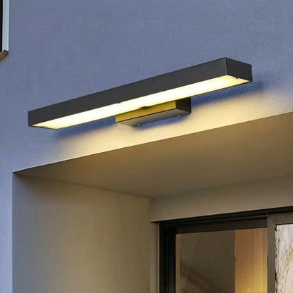 Vynova Outdoor Wall Lamp