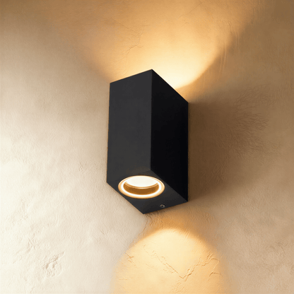 Willa Outdoor Wall Lamp