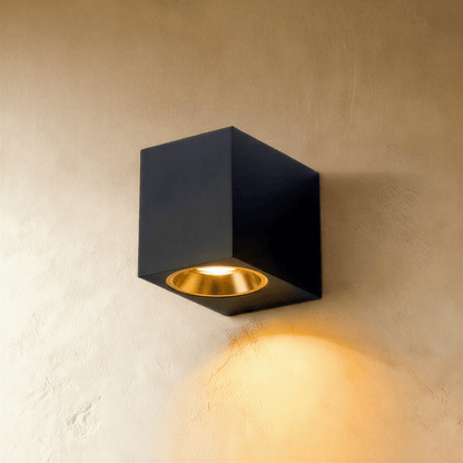 Willa Outdoor Wall Lamp
